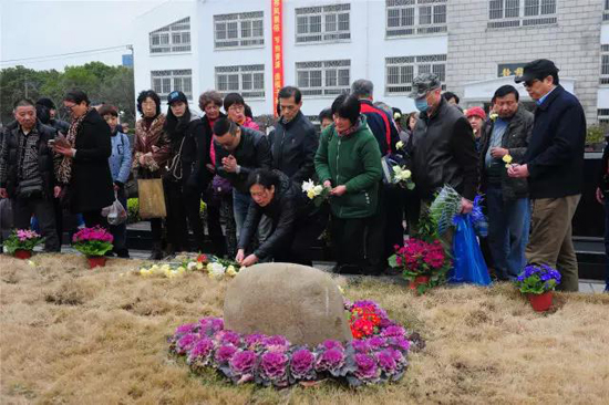 上海颛桥寝园墓地举行第十一次生态墓葬集体安葬仪式