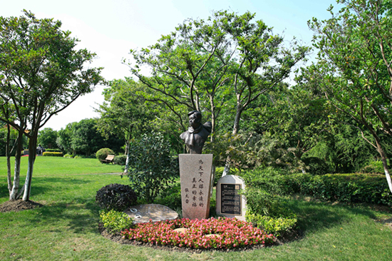 上海福寿园墓地举办张太雷烈士铜像揭幕仪式