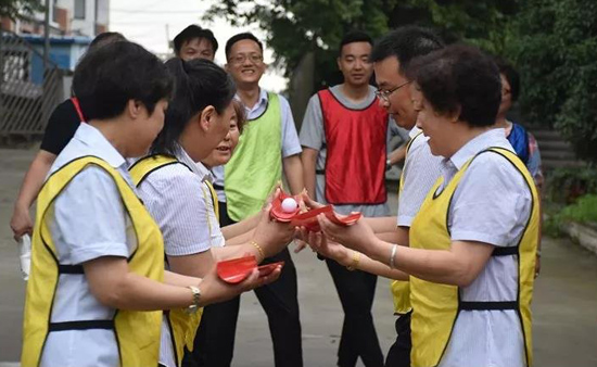 上海海湾园墓地营销部拓展训练公司暨二季度营销会顺利